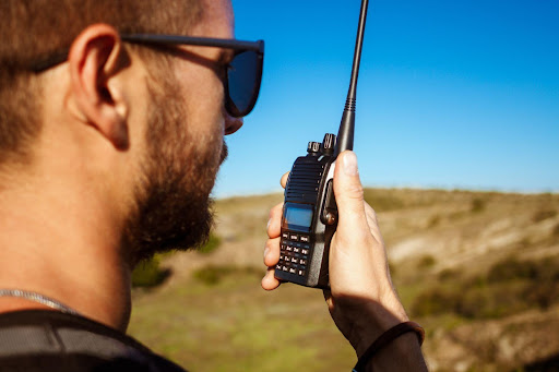 O que é e para que serve um rádio comunicador?